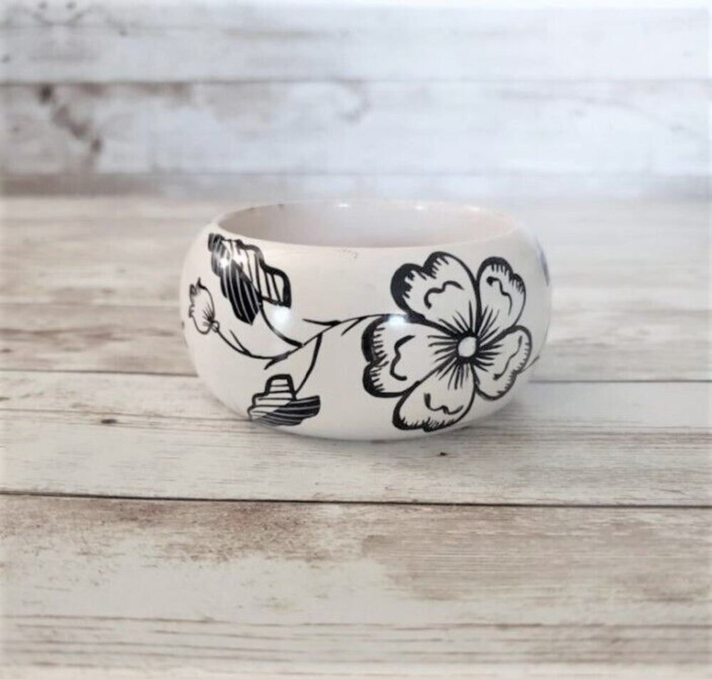 Vintage Bracelet / Bangle - Chunky Cream & Black - Some Damage